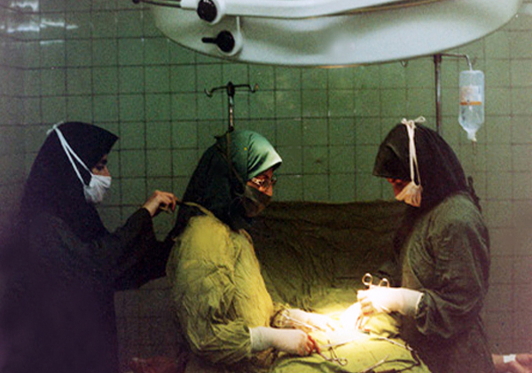 پرستارارمنی که با اهدای خون خود رزمنده مجروح را نجات داد پرستارارمنی که با اهدای خون خود رزمنده مجروح را نجات داد