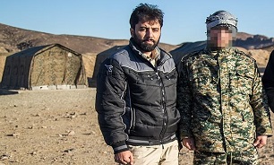 دلنوشته یک شهید مدافع حرم خطاب به اسلحهاش دلنوشته یک شهید مدافع حرم خطاب به اسلحهاش